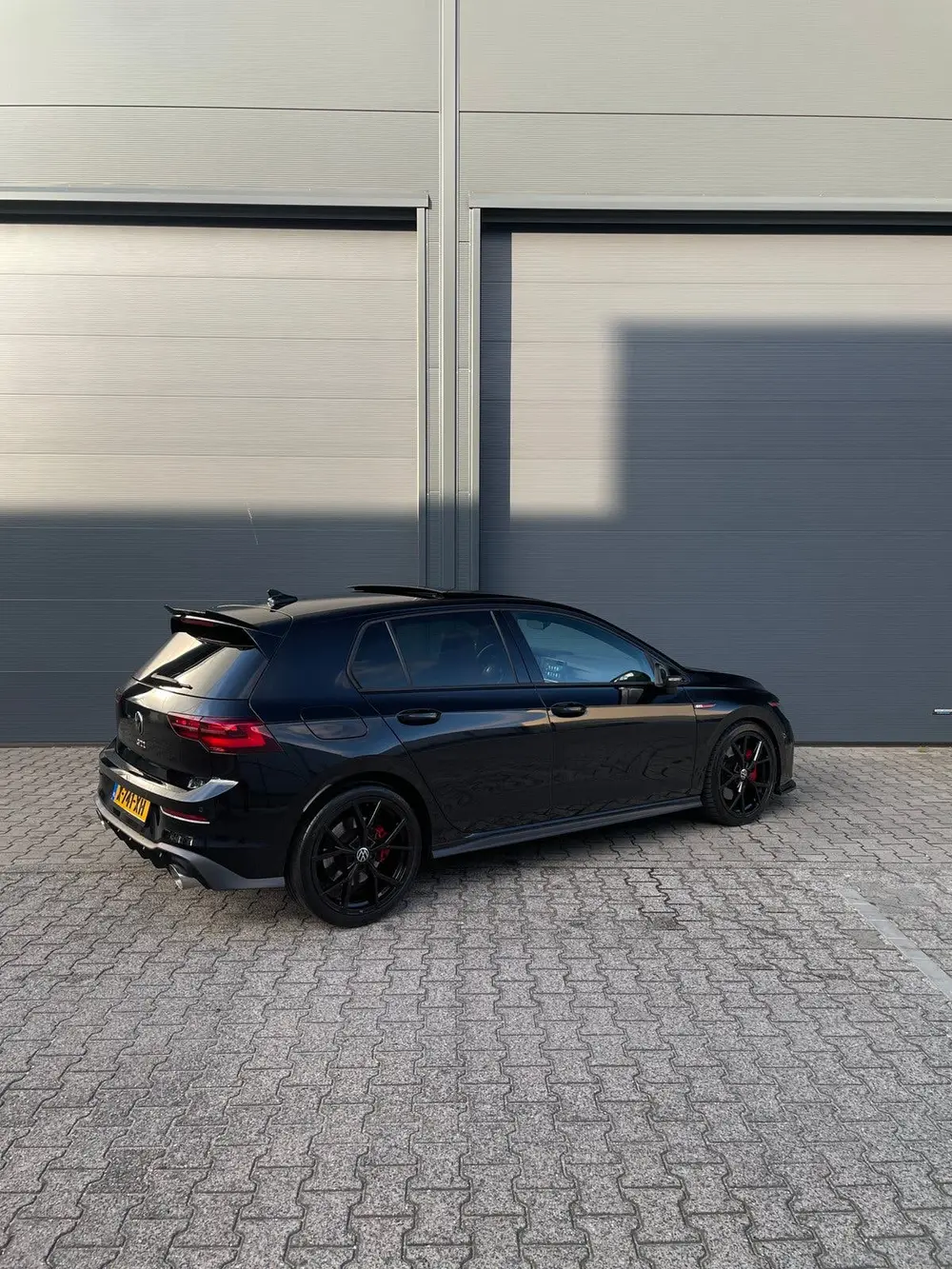 Volkswagen Golf 2.0 TSI 7-DSG 2021 Zwart uit 2021, foto 5