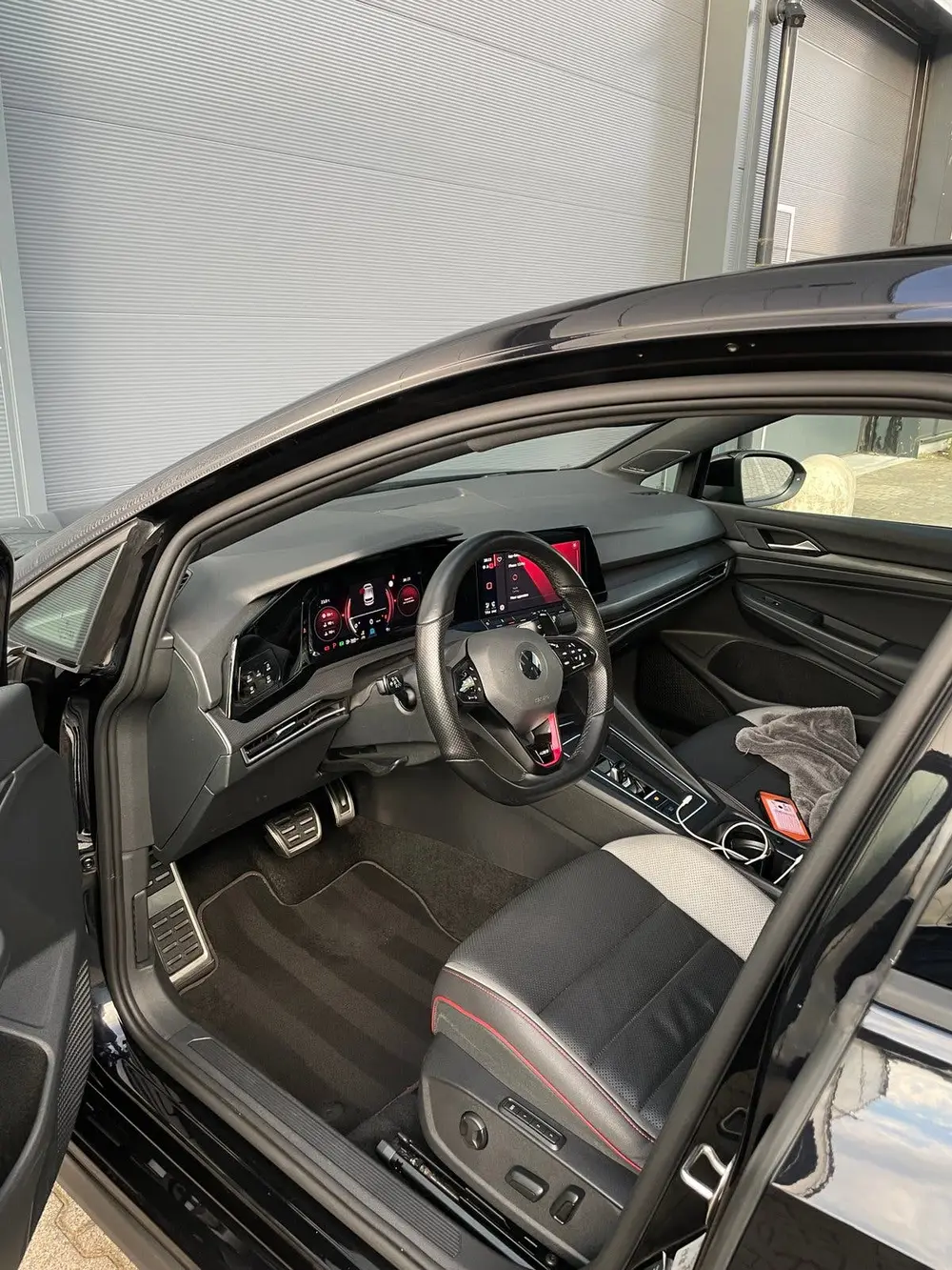 Volkswagen Golf 2.0 TSI 7-DSG 2021 Zwart uit 2021, foto 9