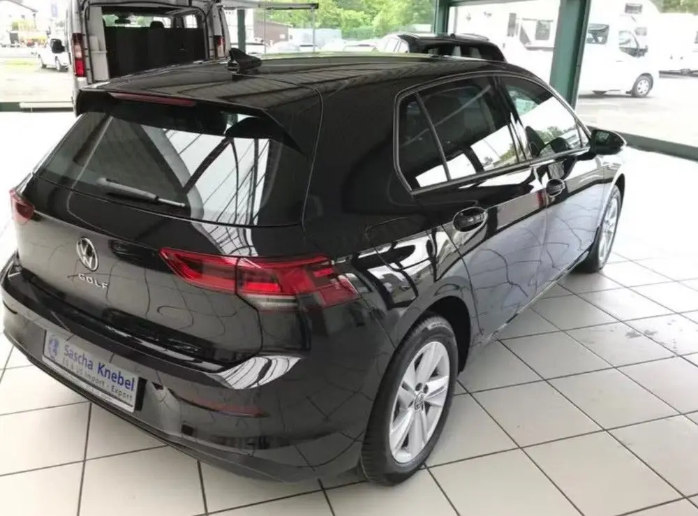 Volkswagen Golf 1.0 TSI 110pk 2022 Zwart uit 2022, foto 5
