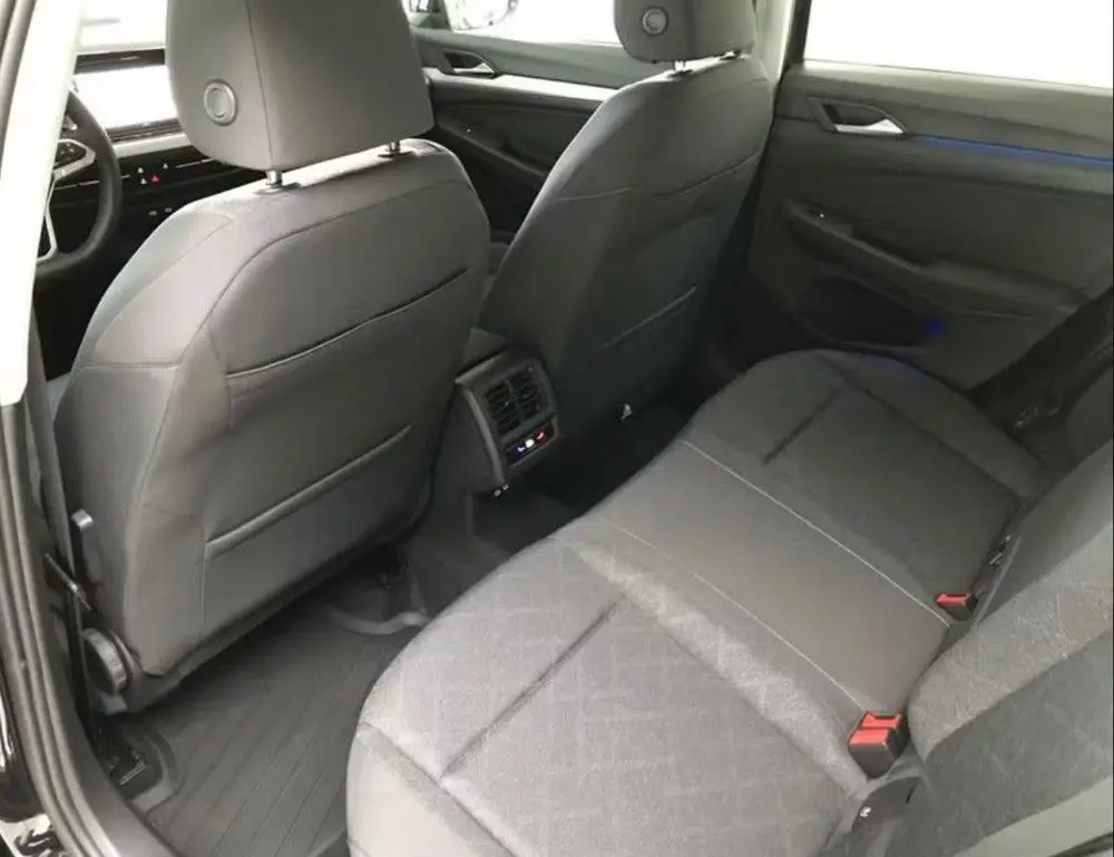 Volkswagen Golf 1.0 TSI 110pk 2022 Zwart uit 2022, foto 6