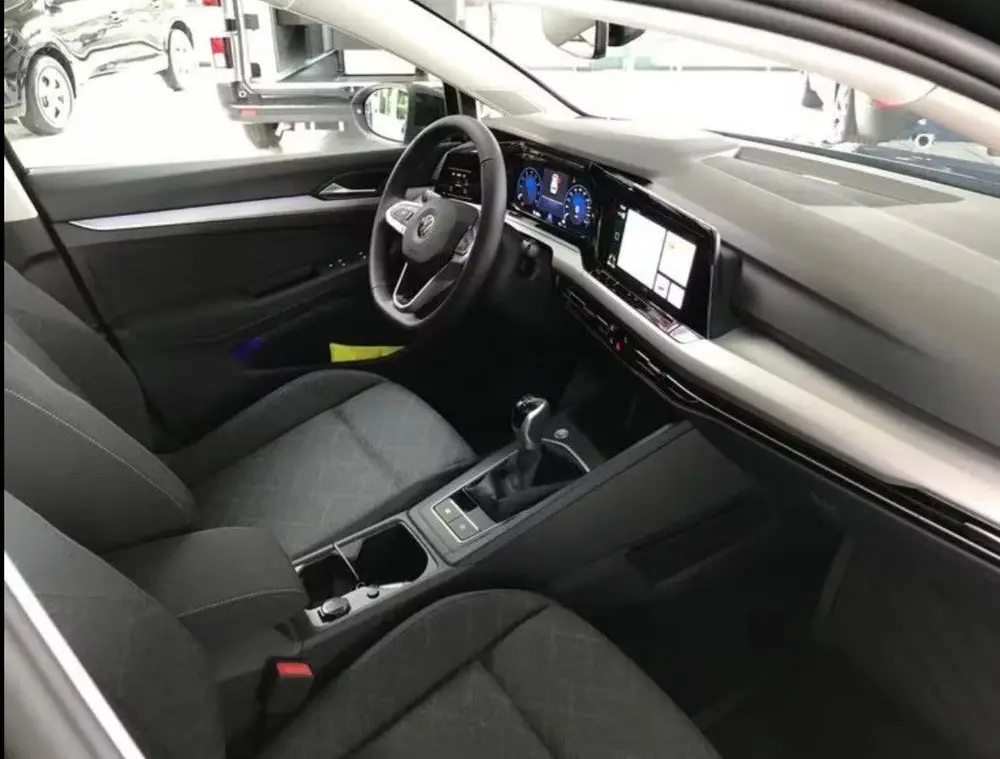Volkswagen Golf 1.0 TSI 110pk 2022 Zwart uit 2022, foto 7