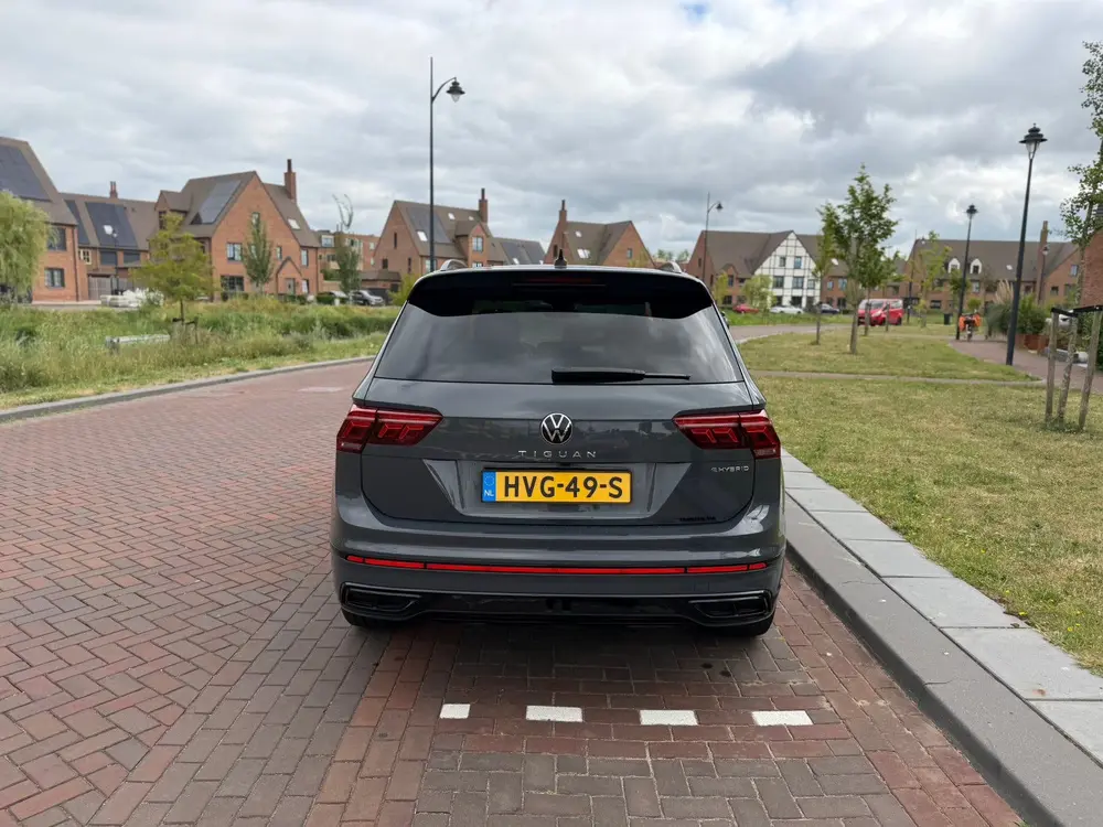 Volkswagen Tiguan 1.4 TSI Ehybrid 245pk DSG 2021 Grijs | BTW uit 2021, foto 4