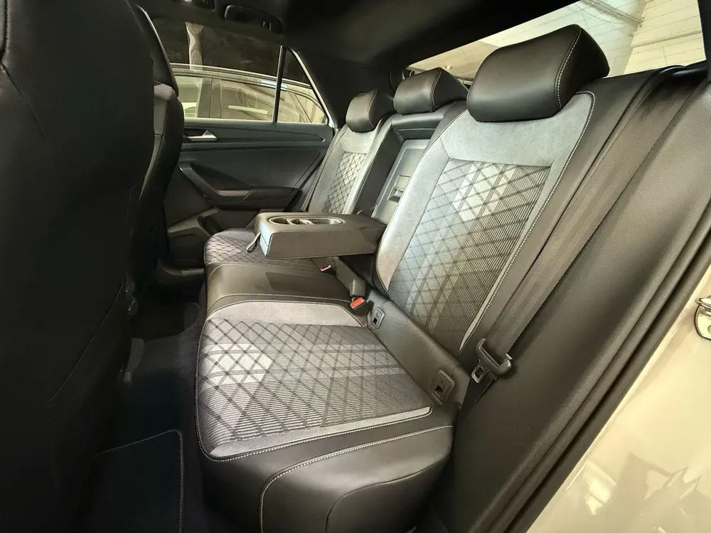 Volkswagen T-Roc 1.5 TSI 2024 R-line Black style Panoramadak uit 2024, foto 9