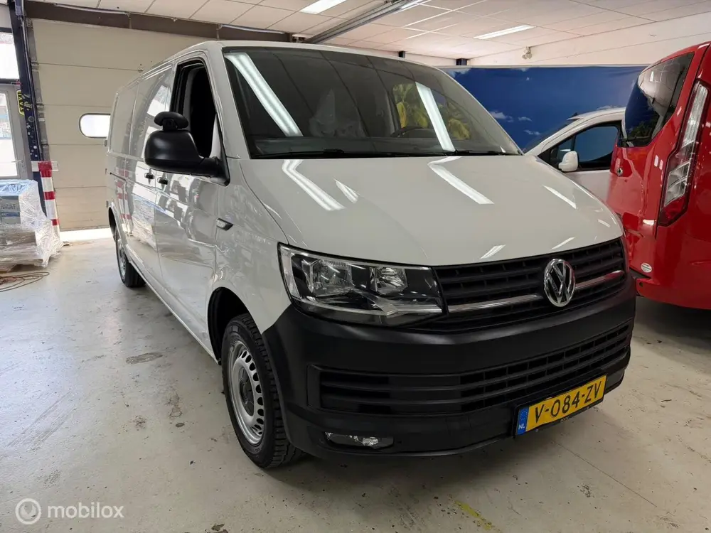 Volkswagen Transporter 2.0 TDI L2H1 Airco Cruise Navi uit 2019