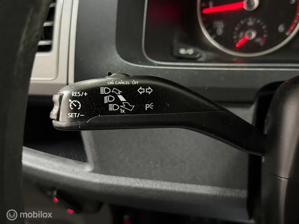Volkswagen Transporter 2.0 TDI L2H1 Airco Cruise Navi uit 2019, foto 7