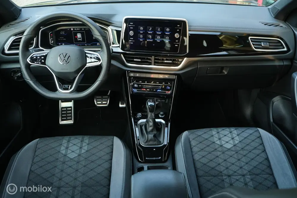 Volkswagen T-Roc 1.5 TSI R-Line | Pano | IQLed | 19 Inch | A uit 2022, foto 2