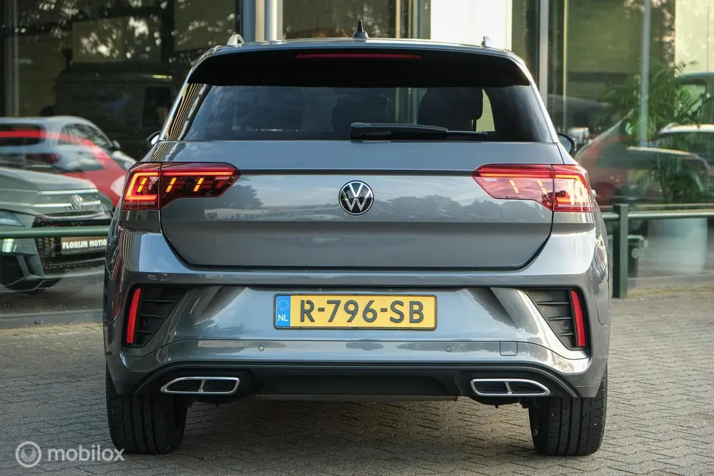 Volkswagen T-Roc 1.5 TSI R-Line | Pano | IQLed | 19 Inch | A uit 2022, foto 9