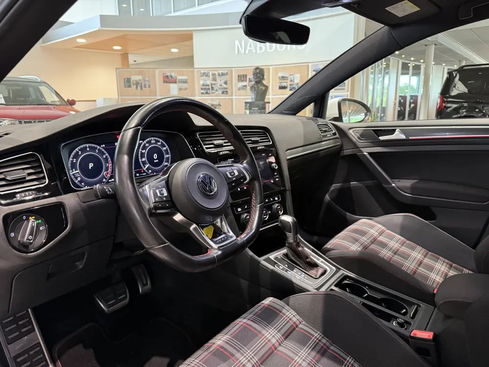 Volkswagen Golf 2.0 TSI GTI Performance, Virtual Dealer onde uit 2019, foto 2