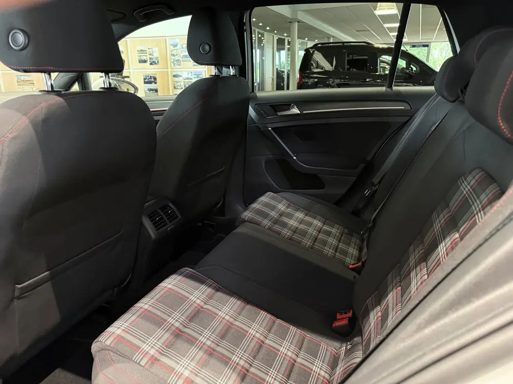 Volkswagen Golf 2.0 TSI GTI Performance, Virtual Dealer onde uit 2019, foto 9