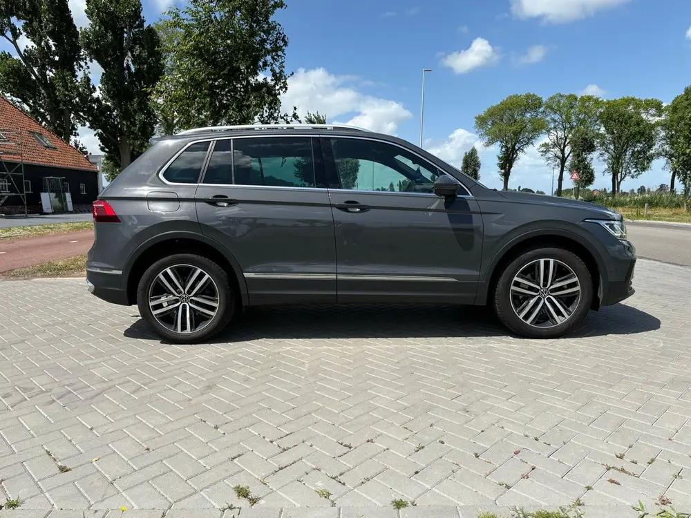 Volkswagen Tiguan 1.4 TSI Ehybrid 150pk DSG 2021 Grijs uit 2021, foto 3