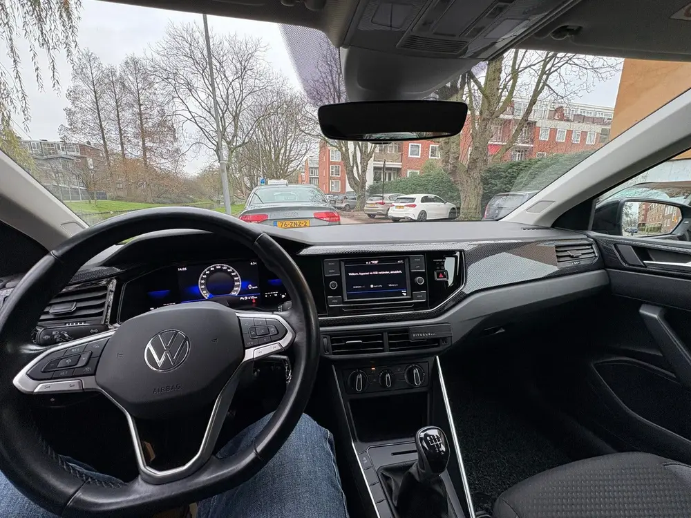 Volkswagen Polo 1.0 TSI 95pk 2022 Zwart APK 2028 uit 2022, foto 2
