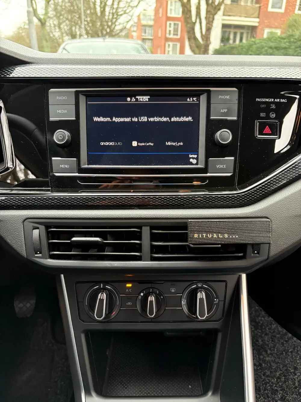 Volkswagen Polo 1.0 TSI 95pk 2022 Zwart APK 2028 uit 2022, foto 3