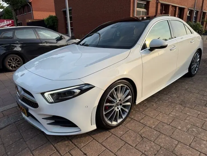 Mercedes-Benz A-Klasse Benz A-Klasse A 200 163pk 7G-DCT 2019 Wit AMG LIne uit 2019