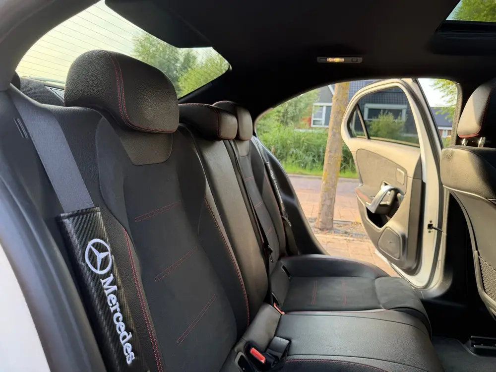 Mercedes-Benz A-Klasse Benz A-Klasse A 200 163pk 7G-DCT 2019 Wit AMG LIne uit 2019, foto 14