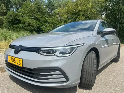 Volkswagen Golf VW Golf 8 1.0 eTSI 2021 Nardo Grey Dealer OH Schadevrij uit 2021