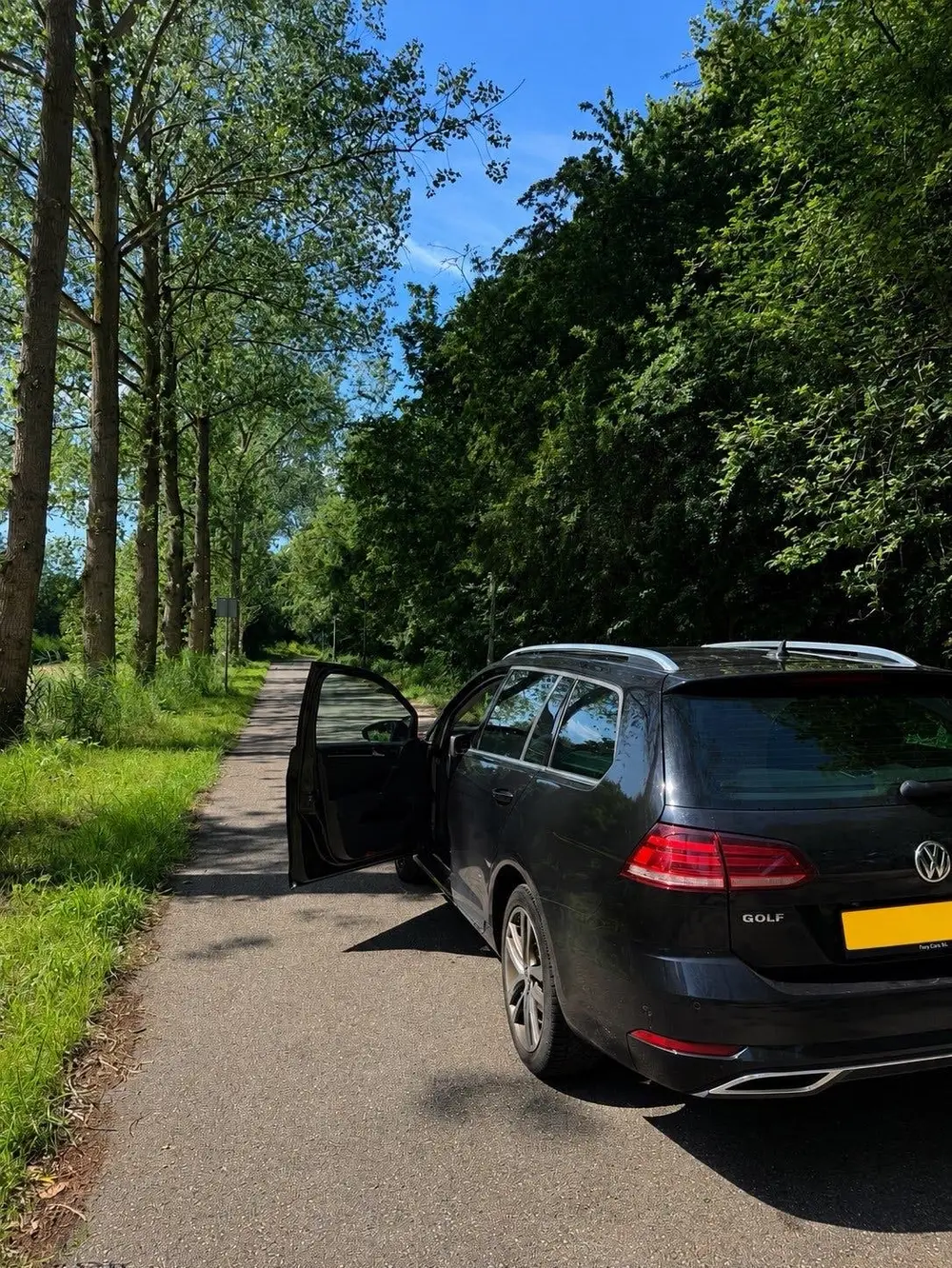 Volkswagen Golf Variant 2.0 TDI 150pk 7-DSG 2020 Zwart uit 2020, foto 2
