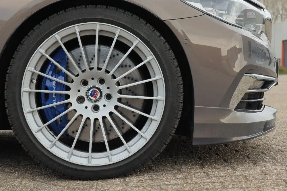 BMW B5 Touring Performance Brakes Champagne Quartz uit 2019, foto 12