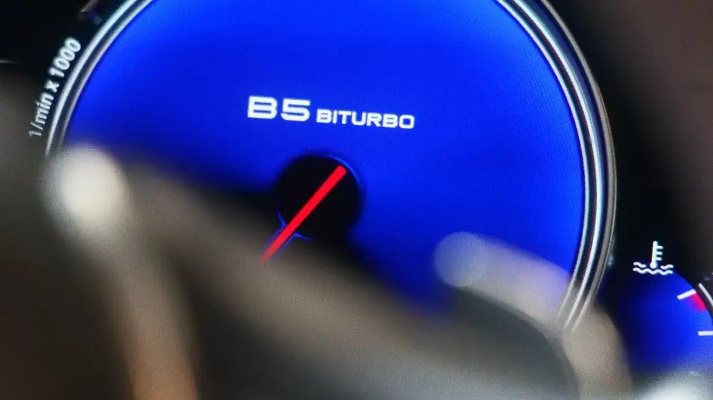 BMW B5 Touring Performance Brakes Champagne Quartz uit 2019, foto 9