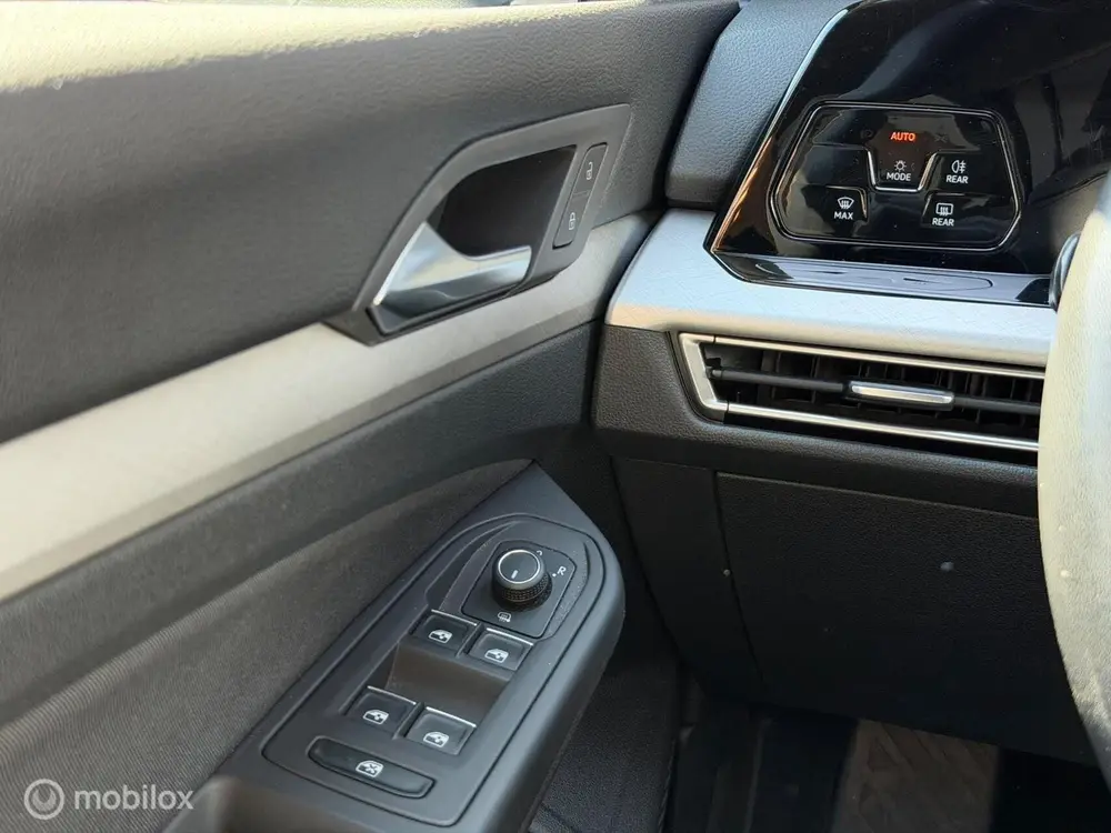 Volkswagen Golf Variant 1.5 eTSI R-Line B+ / ACC / LMV / Aut uit 2022, foto 17