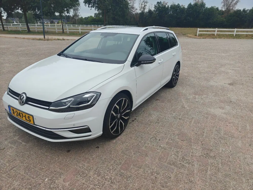 Volkswagen Golf Variant 1.5 TSI 150pk 7-DSG 2020 Wit uit 2020, foto 2