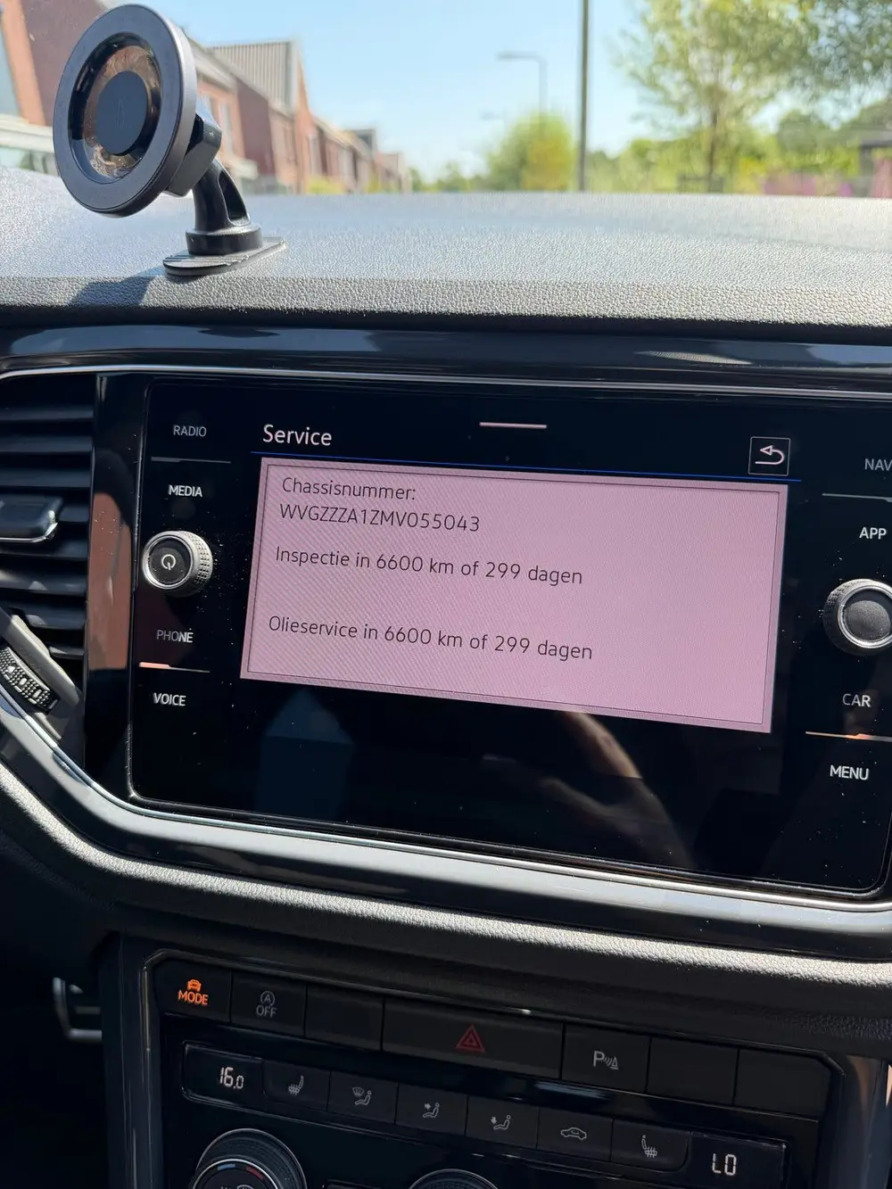 Volkswagen T-Roc 1.5 TSI 150pk 7-DSG 2021 Grijs PANO KEYLESS uit 2021, foto 17