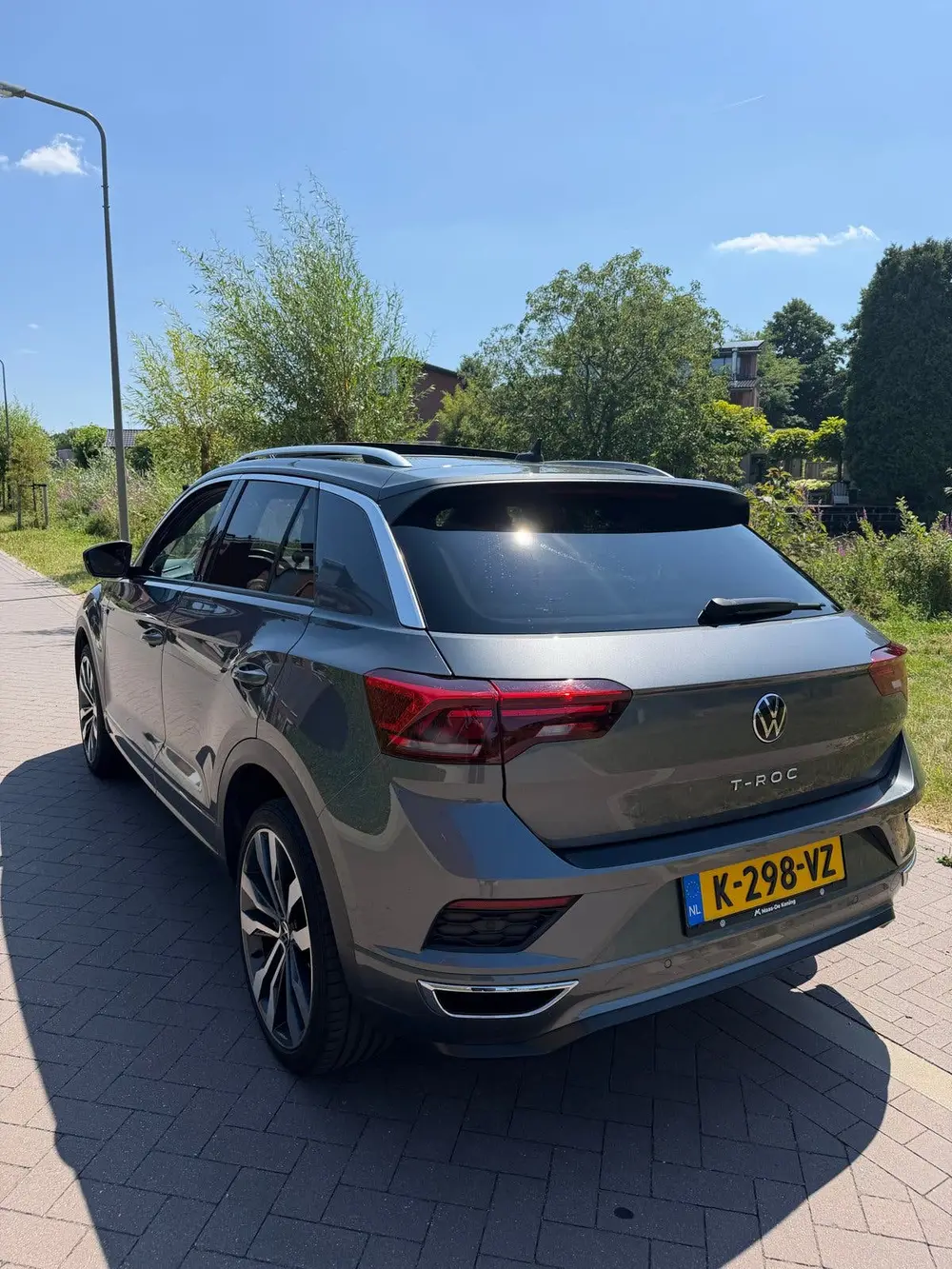 Volkswagen T-Roc 1.5 TSI 150pk 7-DSG 2021 Grijs PANO KEYLESS uit 2021, foto 2