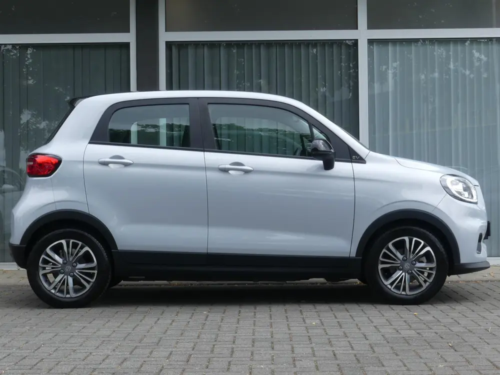 Leapmotor T03 Design 37.3 kWh Navigatie, Park. sensoren acht uit 2024, foto 9