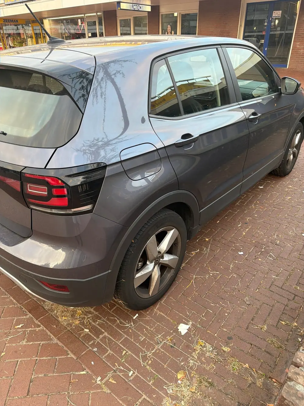 Volkswagen T-Cross 1.0 TSI 110pk 7-DSG 2022 Grijs uit 2022, foto 3