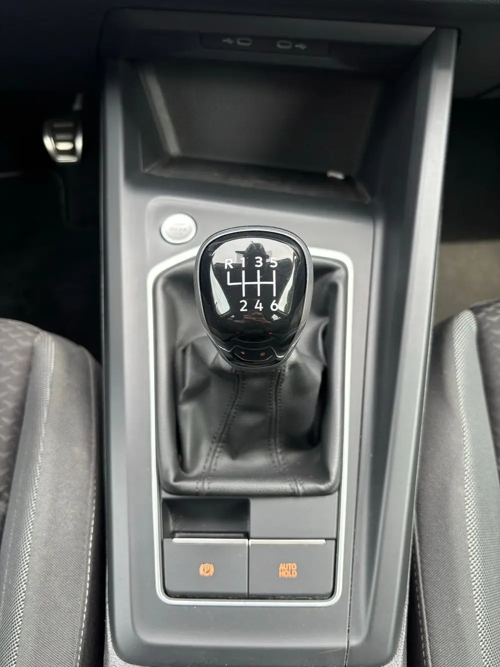 Volkswagen Golf 1.0 TSI 110pk 2021 Zwart uit 2021, foto 10