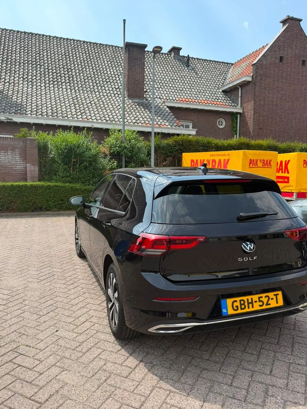 Volkswagen Golf 1.0 TSI 110pk 2021 Zwart uit 2021, foto 2