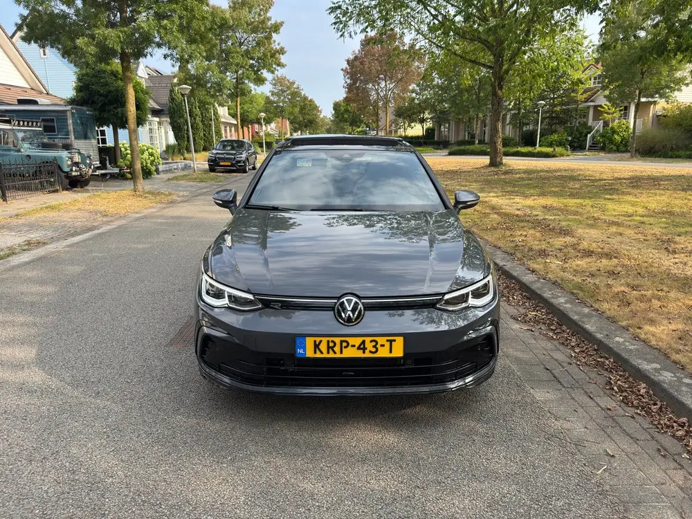 Volkswagen Golf 1.5 eTSI R-Line DSG Pano Harman IQ.Light uit 2021, foto 2