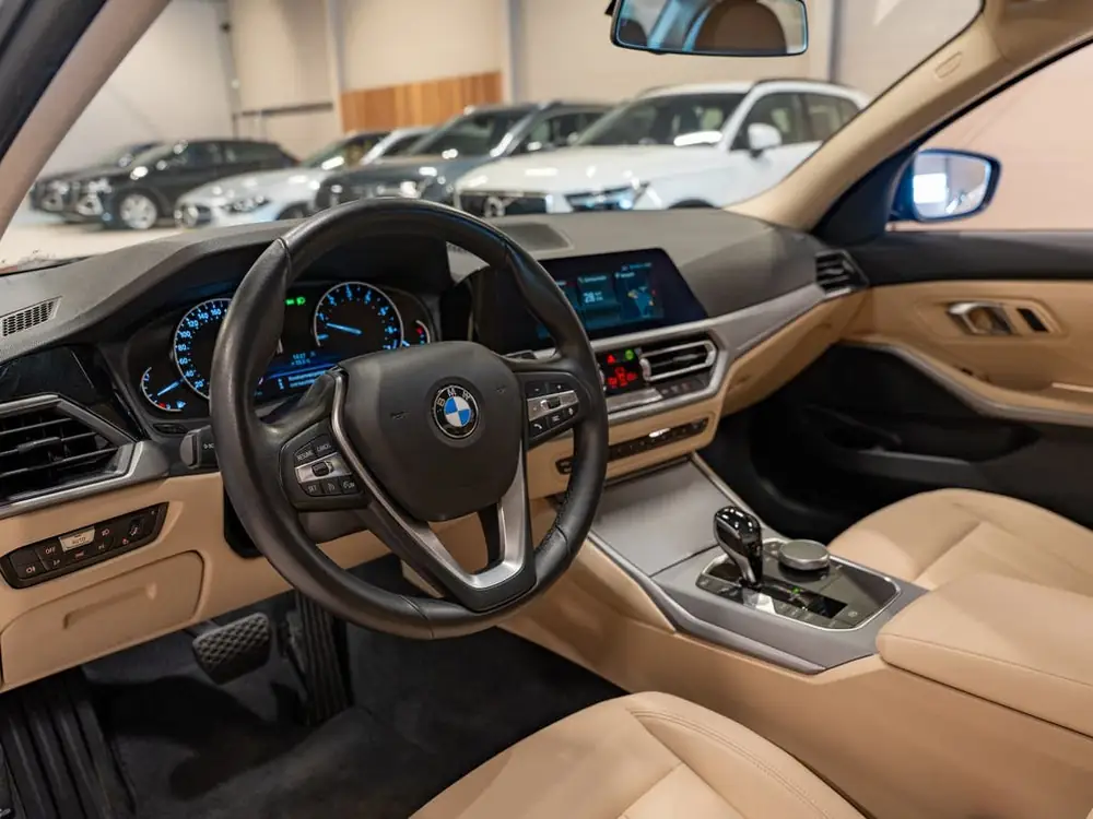 BMW 3-Serie 320i Executive, Facelift, Apple Carplay, Navi, L uit 2019, foto 2