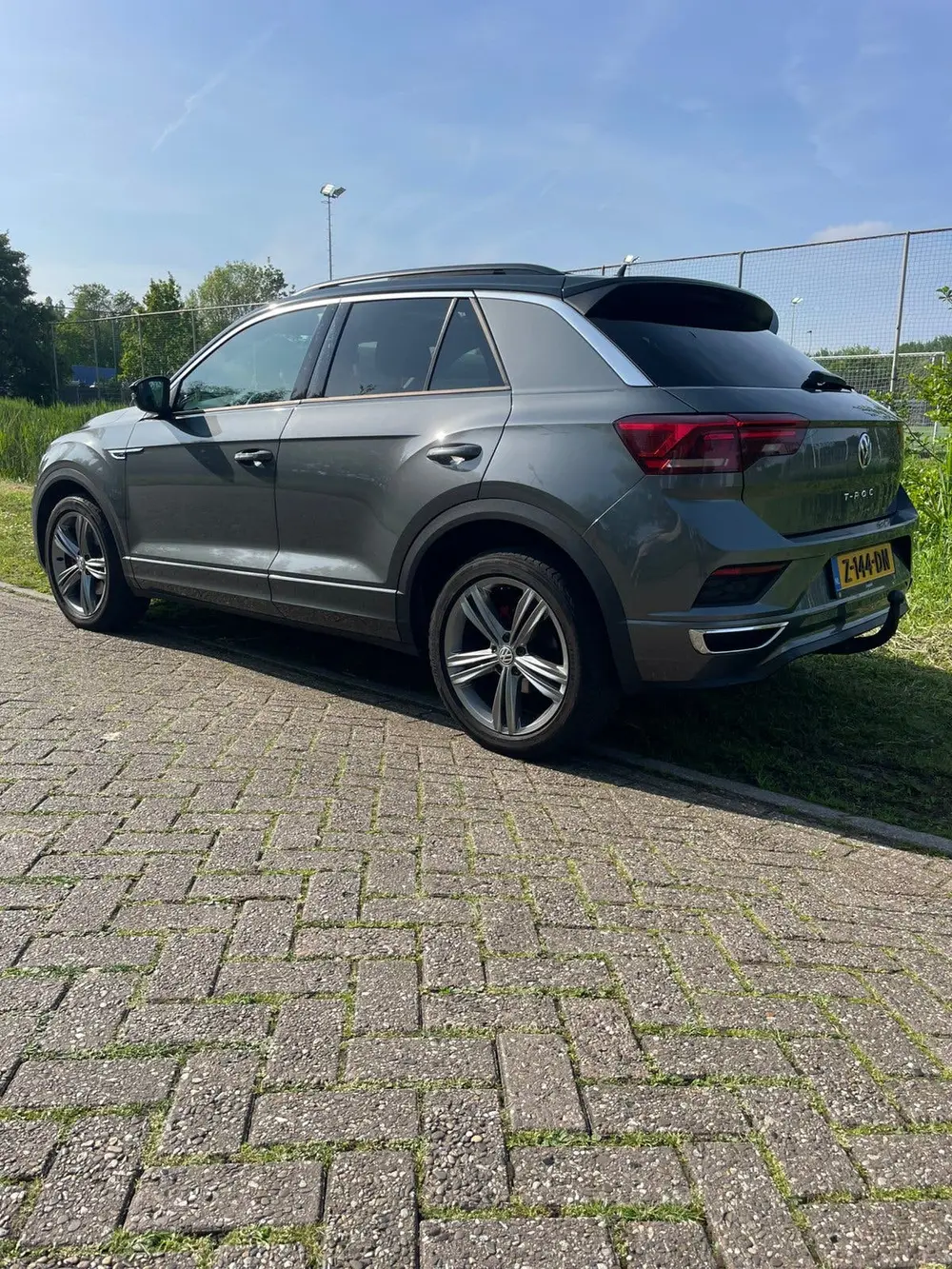 Volkswagen T-Roc 1.5 TSI 150pk 7-DSG 2019 Grijs uit 2019, foto 2