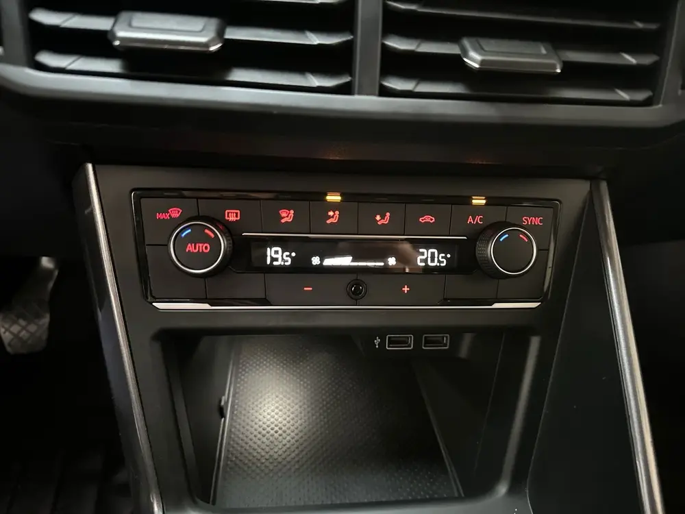 Volkswagen Polo 1.0 TSI Highline Business R R-Line Parkeerse uit 2021, foto 15
