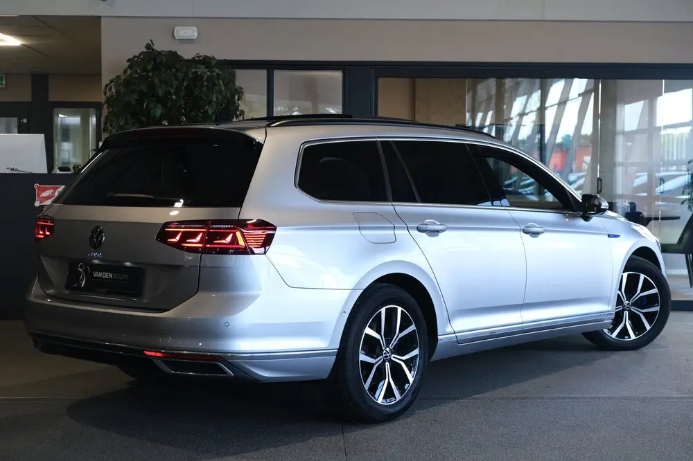 Volkswagen Passat 1.4 TSI PHEV GTE 218 PK Pano Trek Virtual uit 2020, foto 2