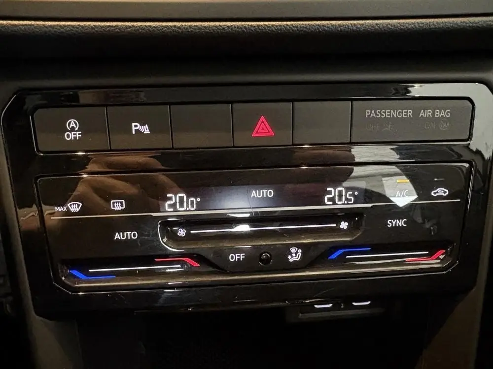 Volkswagen T-Cross 1.0 TSI Life Trekhaak, Parkeersensoren, A uit 2021, foto 18