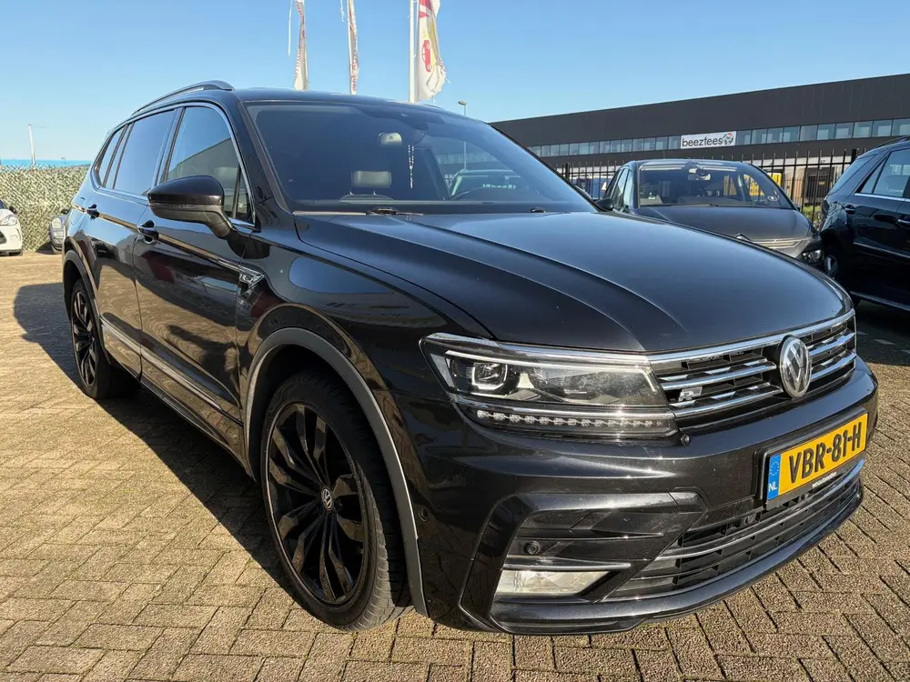 Volkswagen TIGUAN 2.0 TDI R-LINE DSG 240 PK LEDER CAMERA uit 2019, foto 13
