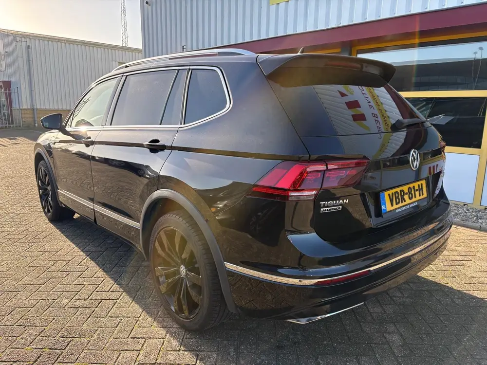 Volkswagen TIGUAN 2.0 TDI R-LINE DSG 240 PK LEDER CAMERA uit 2019, foto 17