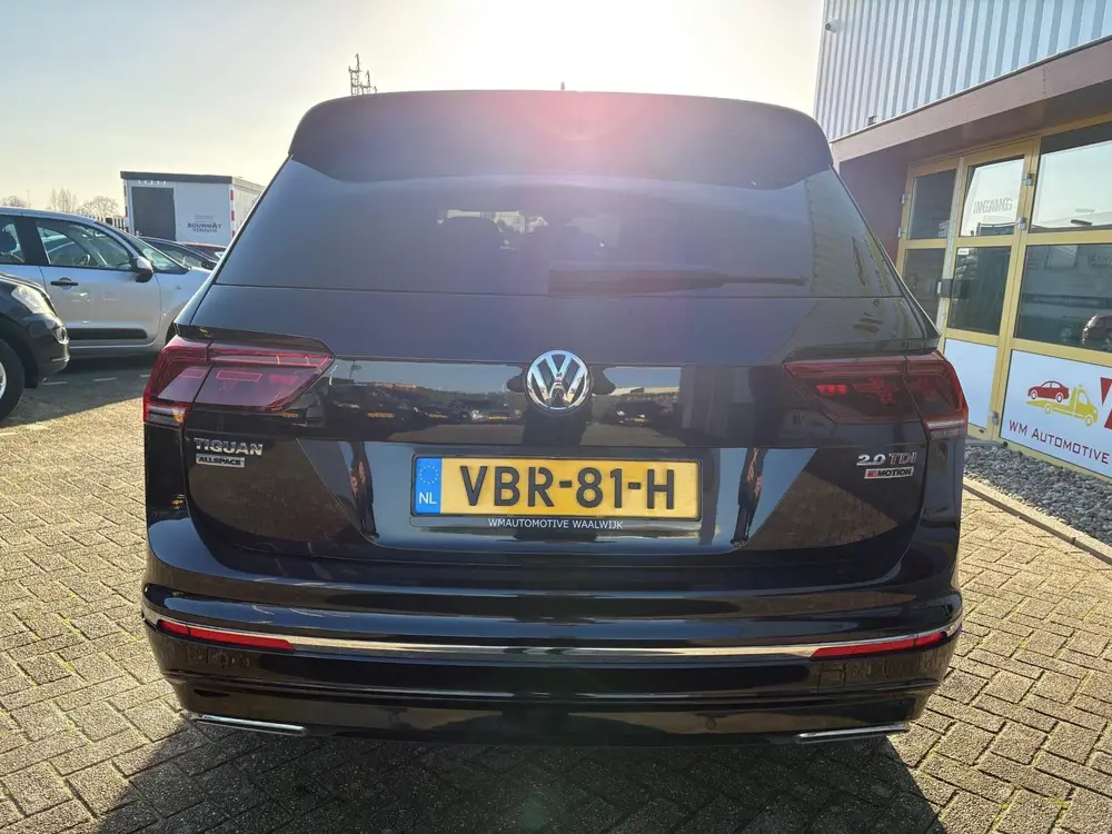 Volkswagen TIGUAN 2.0 TDI R-LINE DSG 240 PK LEDER CAMERA uit 2019, foto 18