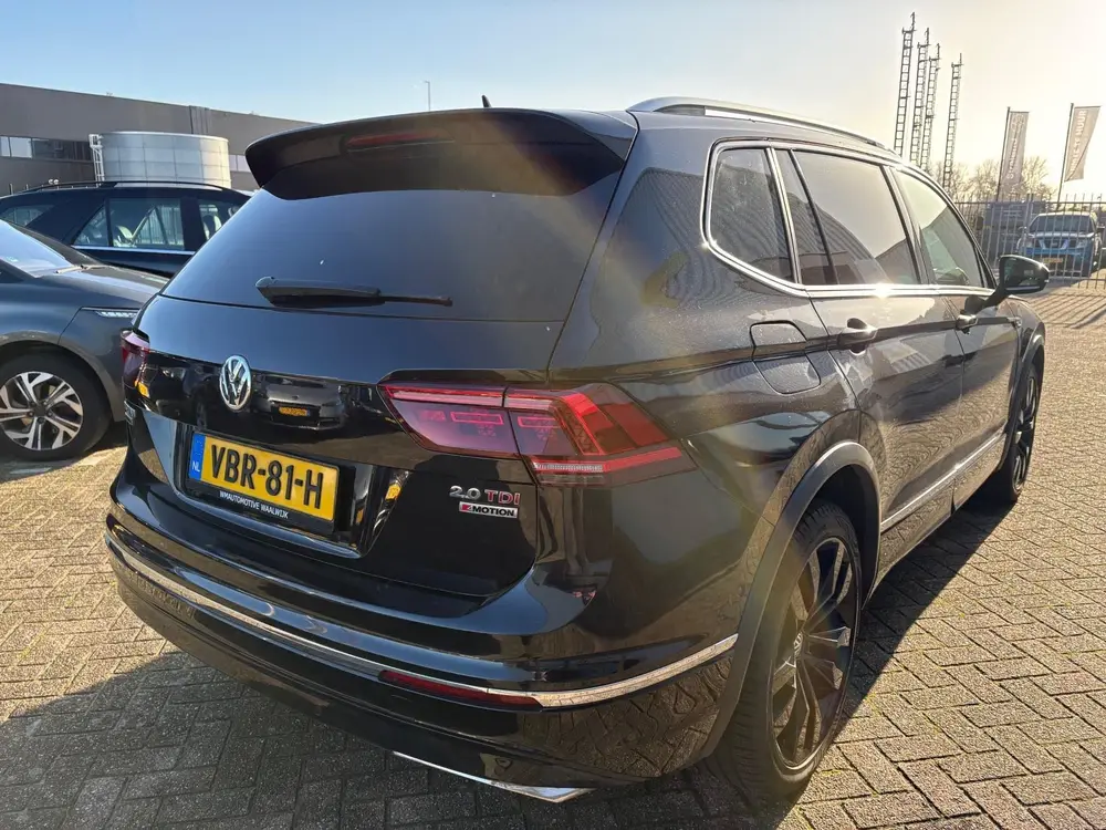 Volkswagen TIGUAN 2.0 TDI R-LINE DSG 240 PK LEDER CAMERA uit 2019, foto 19