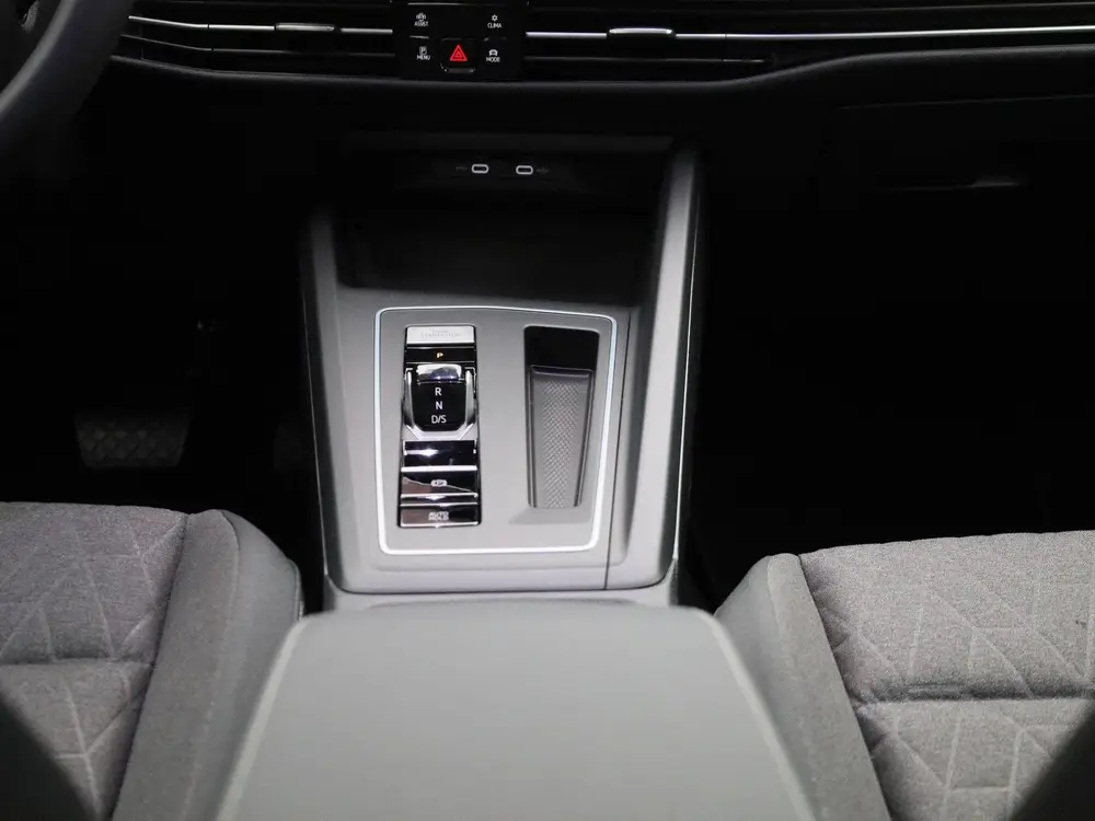 Volkswagen Golf 1.5 eHybrid Life Edition | Navigatie | Draad uit 2025, foto 10