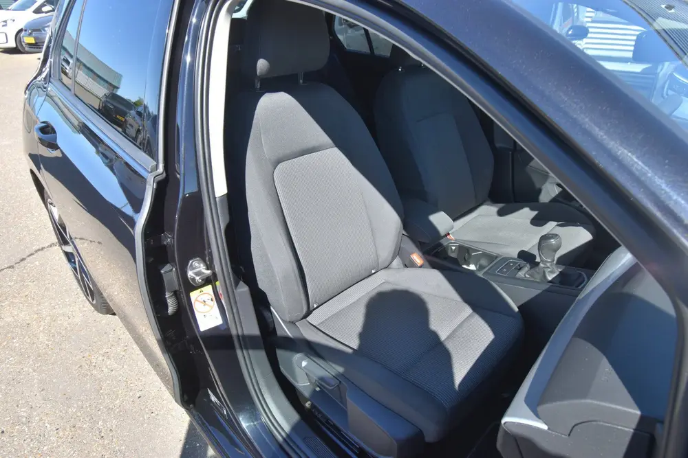 Volkswagen Golf 1.0 TSI Golf , TREKHAAK , LMV 18 , PDC V+A uit 2021, foto 9