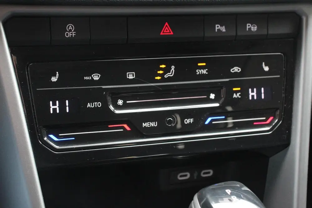 Volkswagen T-Roc 1.5 TSI 150pk DSG Life Navigatie Apple Carp uit 2023, foto 18
