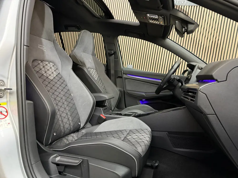 Volkswagen Golf 1.5 eTSI R-Line Business 2024 IQ-LIGHT PANO uit 2024, foto 14