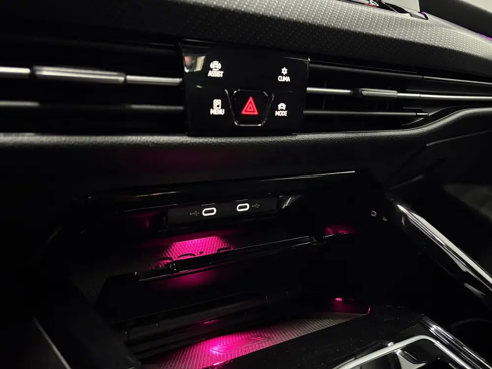 Volkswagen Golf 8 2.0 TSI R 4Motion Akra uit 2023, foto 18