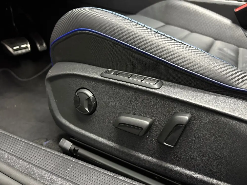 Volkswagen Golf 8 2.0 TSI R 4Motion Akra uit 2023, foto 8