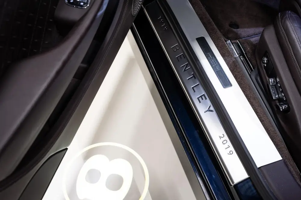 Bentley Continental W12 uit 2019, foto 13