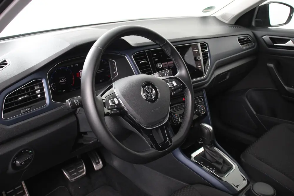 Volkswagen T-Roc 1.5 TSI 150pk DSG R-Line United Navigatie C uit 2020, foto 2