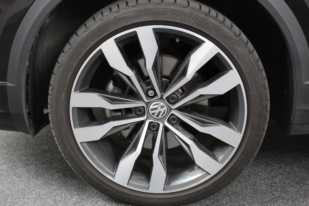 Volkswagen T-Roc 1.5 TSI 150pk DSG R-Line United Navigatie C uit 2020, foto 3