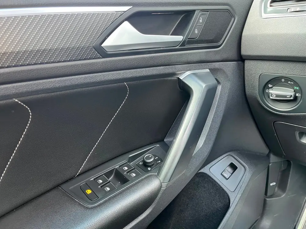 Volkswagen Tiguan 1.5 TSI R-Line Business+ NLAuto/Panoramada uit 2021, foto 17